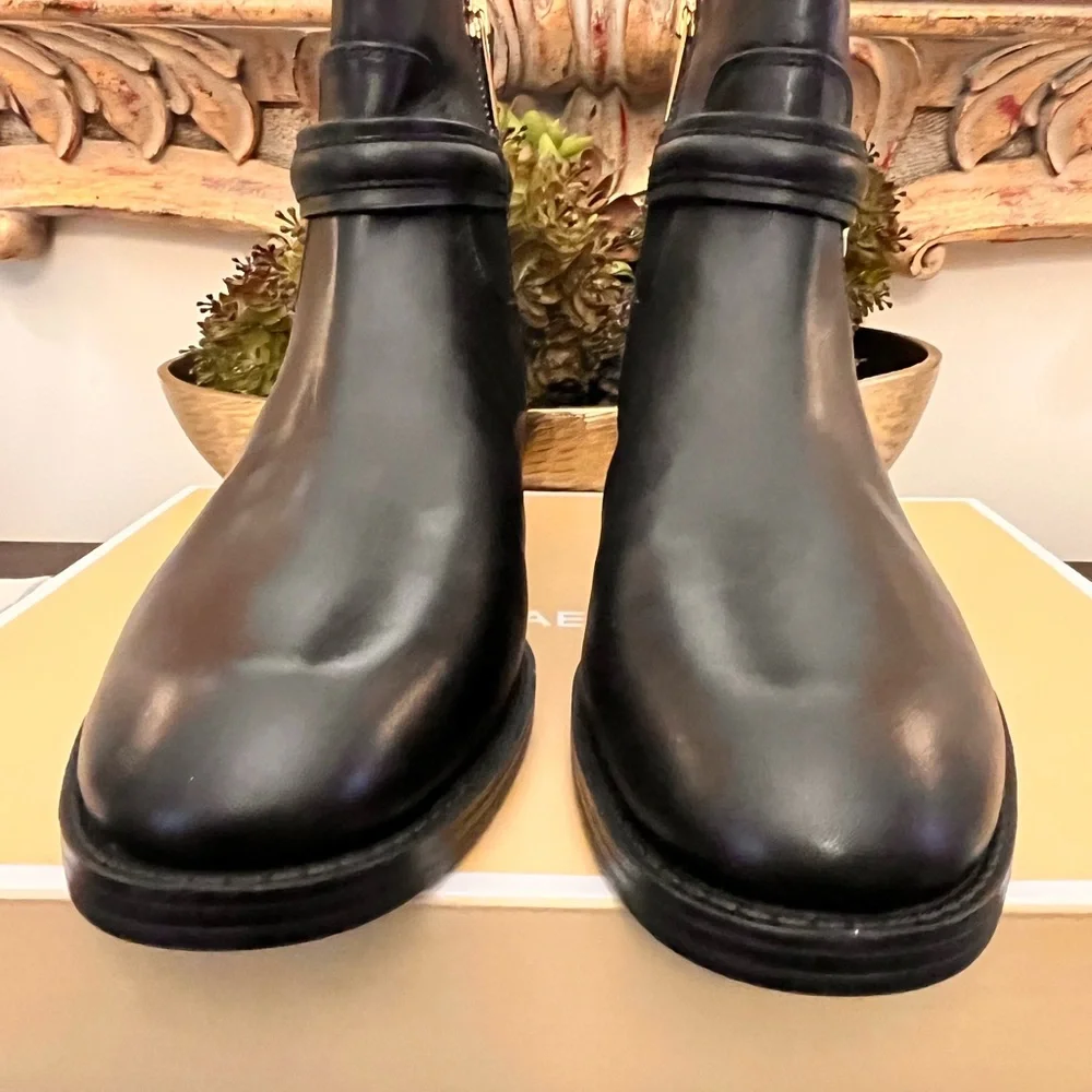 NIB Michael Kors Black Leather Ankle Boots Size 7 Classic Modern Minimalist New